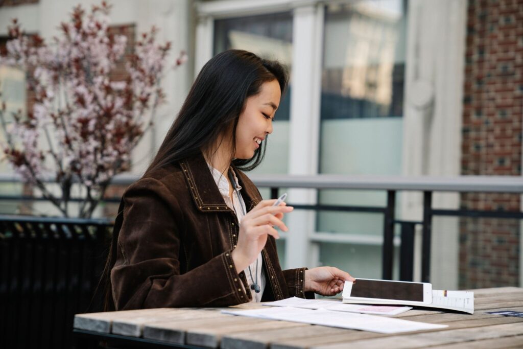 Study Apps vs. Traditional Study Methods: Which Works Better?